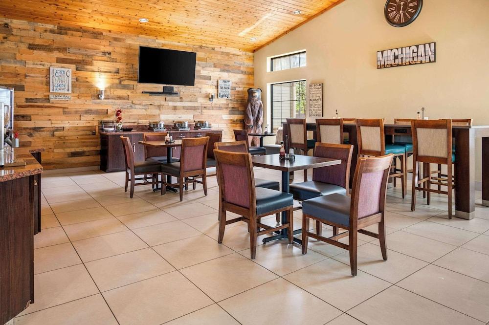 White Pines Inn & Suites photo 44