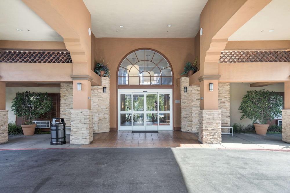 MainStay Suites John Wayne Airport by Choice Hotels photo 22