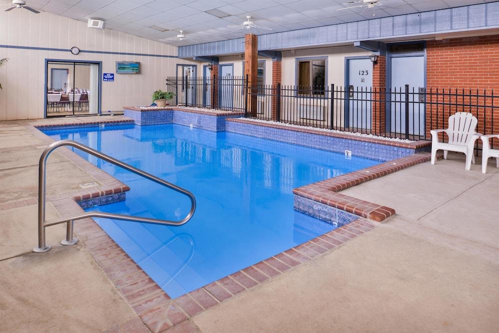 Americas Best Value Inn Ellsworth photo 13