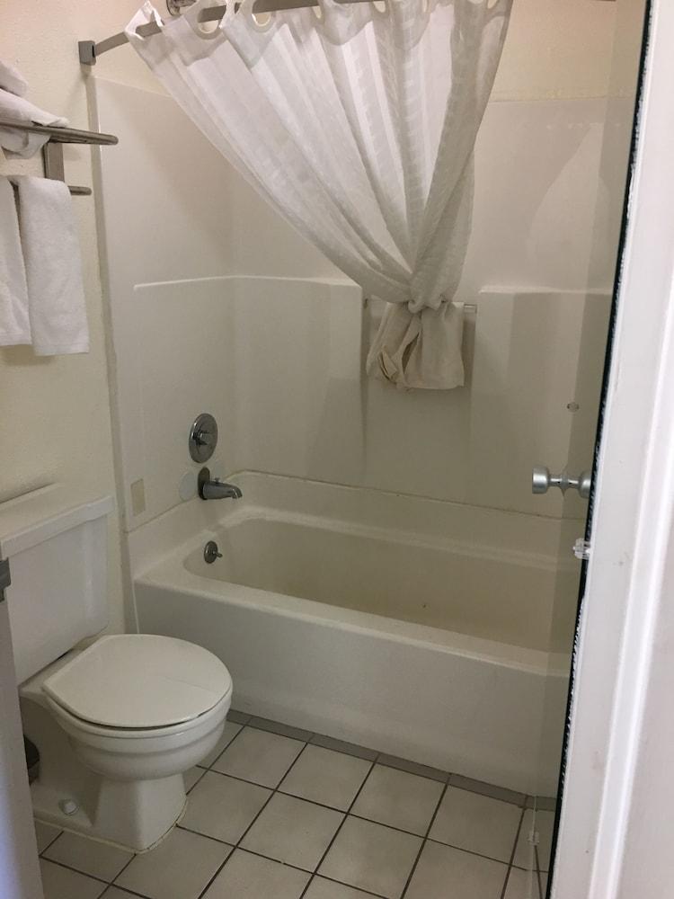 Budget Inn photo 18
