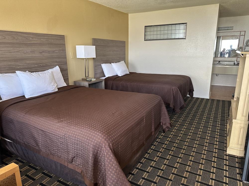 Economy Inn photo 11