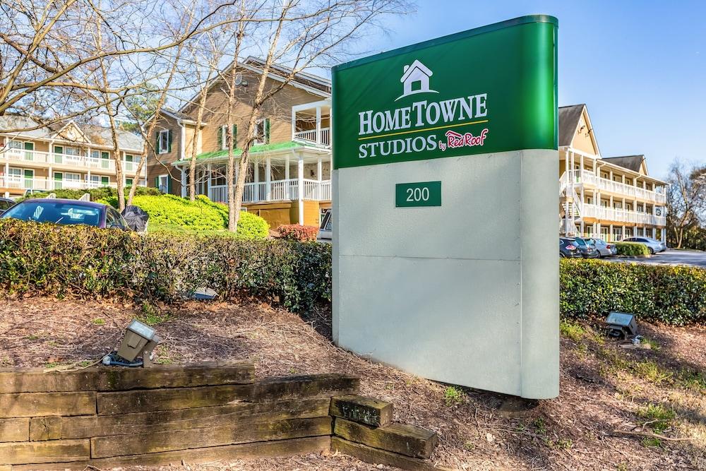 HomeTowne Studios by Red Roof Atlanta NE - Downtown Norcross photo 15