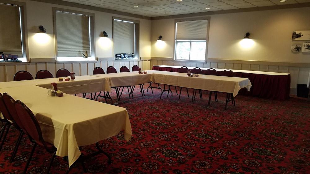 Cousins Country Inn photo 88