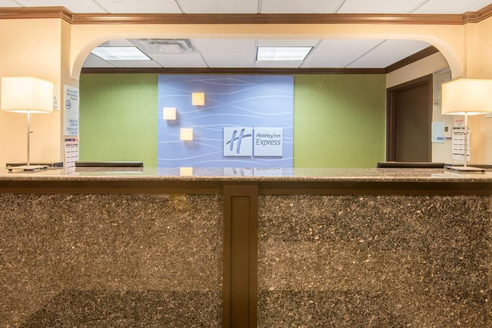 Holiday Inn Express Cleveland Airport - Brookpark by IHG photo 41