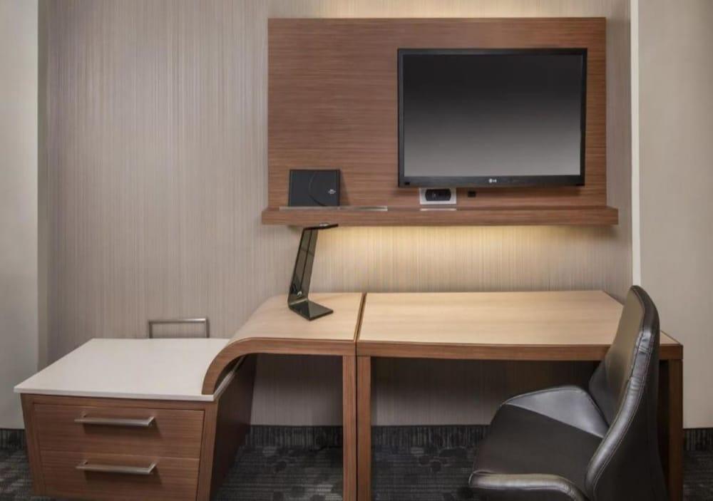Courtyard by Marriott Wayne Fairfield photo 13