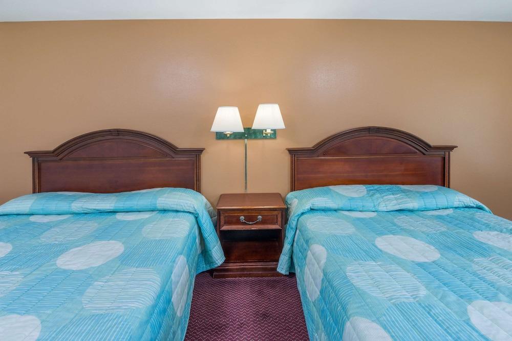 Knights Inn Kirksville photo 9