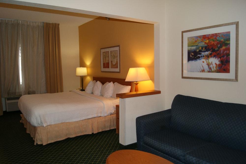 Baymont by Wyndham Coon Rapids photo 25