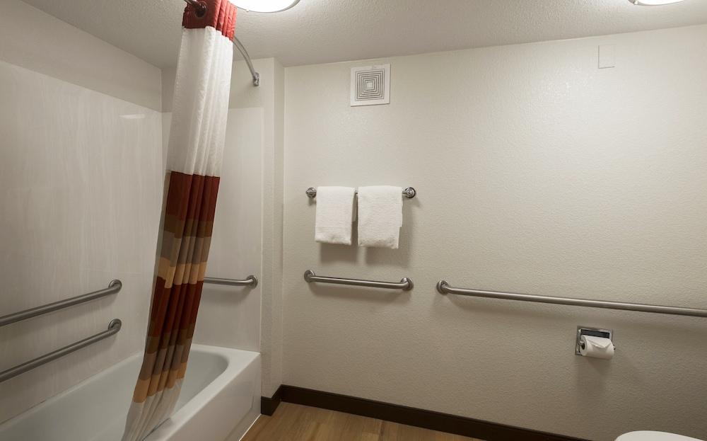 Red Roof Inn Houston - Brookhollow photo 12