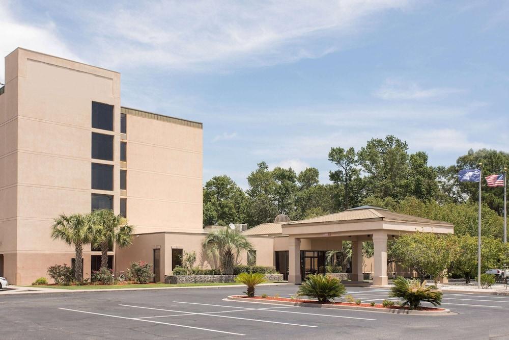 La Quinta Inn & Suites by Wyndham Myrtle Beach photo 1