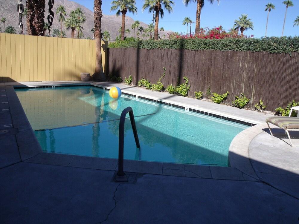 Atrium Palm Springs - Gay Men's Resort photo 13