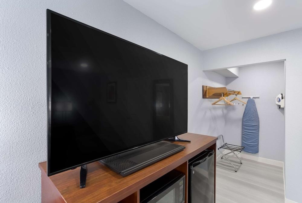Quality Inn Redding near I-5 photo 17