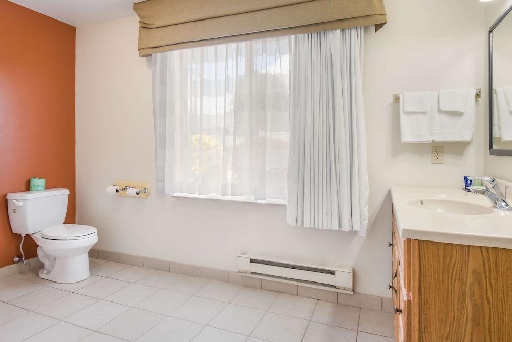 Sleep Inn & Suites Ronks - Lancaster Area photo 33