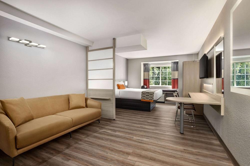 Microtel Inn & Suites by Wyndham Raleigh photo 33