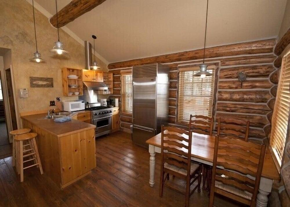 Cowboy Heaven Cabins photo 12