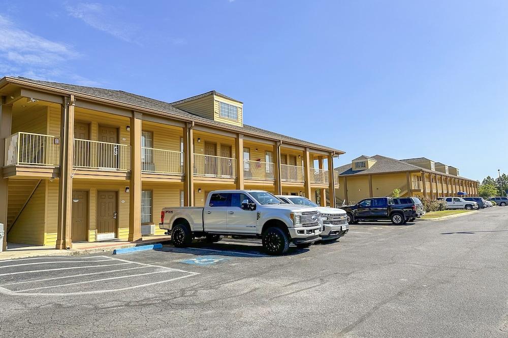 Bonita Lakes Inn by Capital O Meridian I20 photo 57