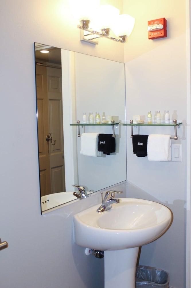 Carlisle Inn photo 30