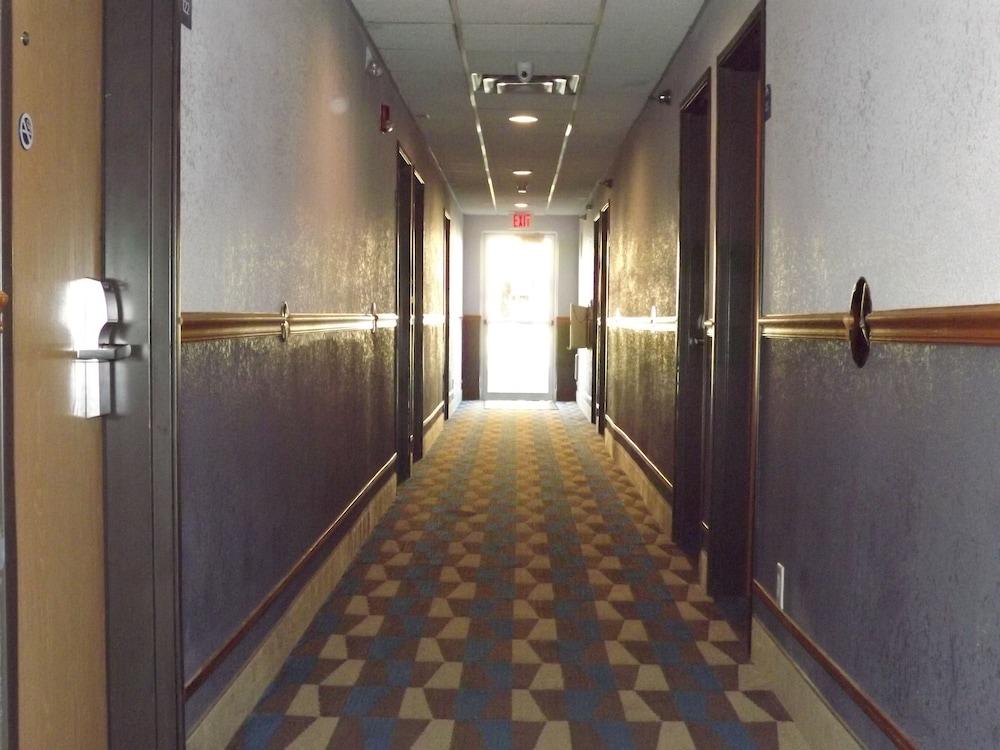 Microtel Inn & Suites by Wyndham Ames photo 36