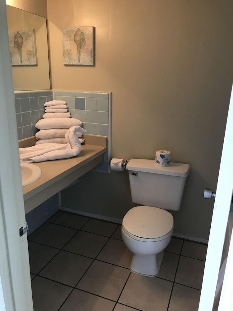 Admiral Motor Inn photo 38