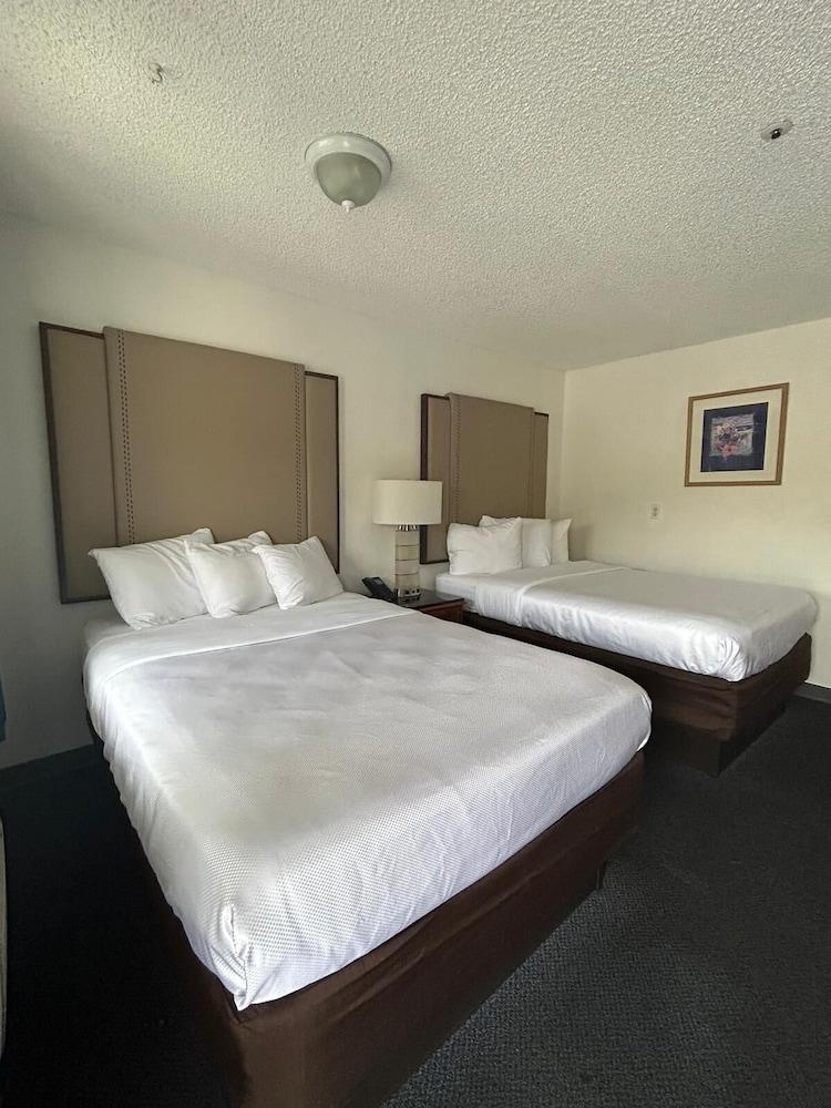 Backcountry Inn Motel photo 3