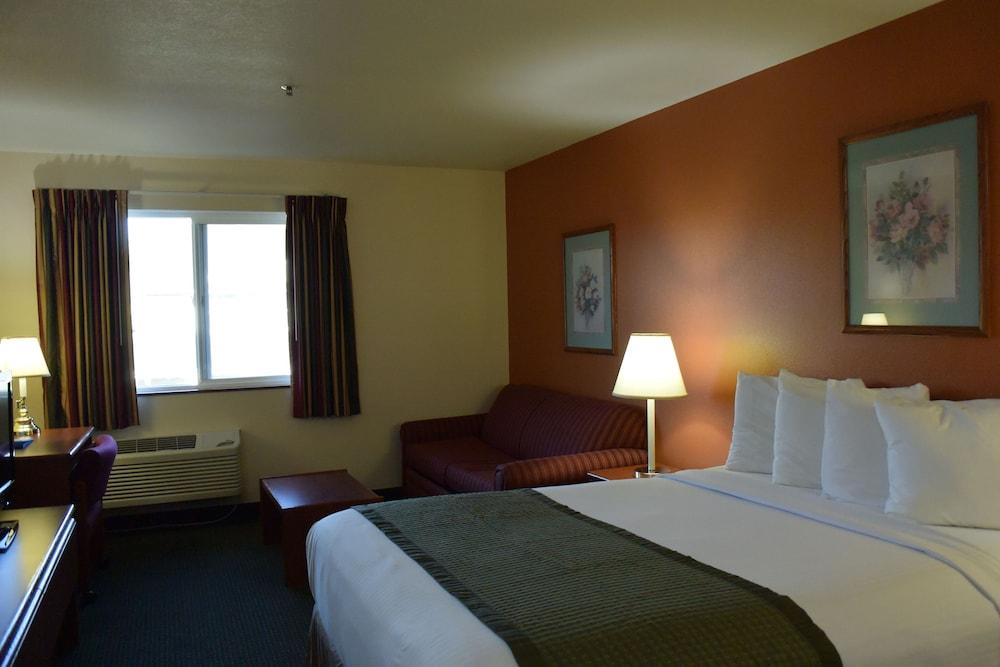 Travelodge Suites by Wyndham Newberg photo 41