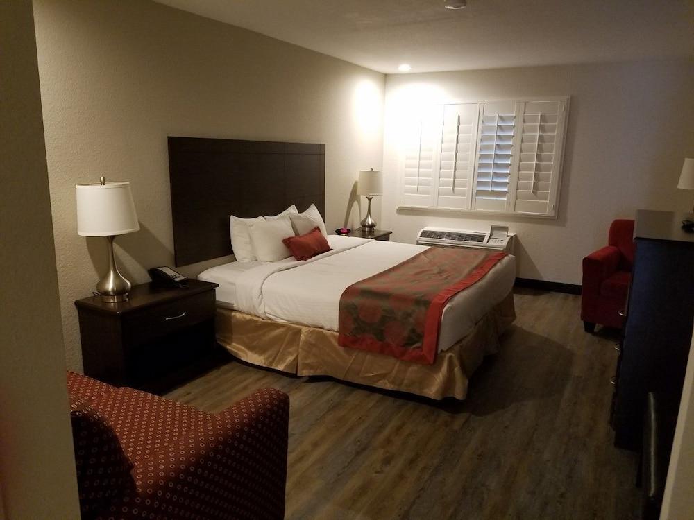 Infinity Inn & Suites photo 3