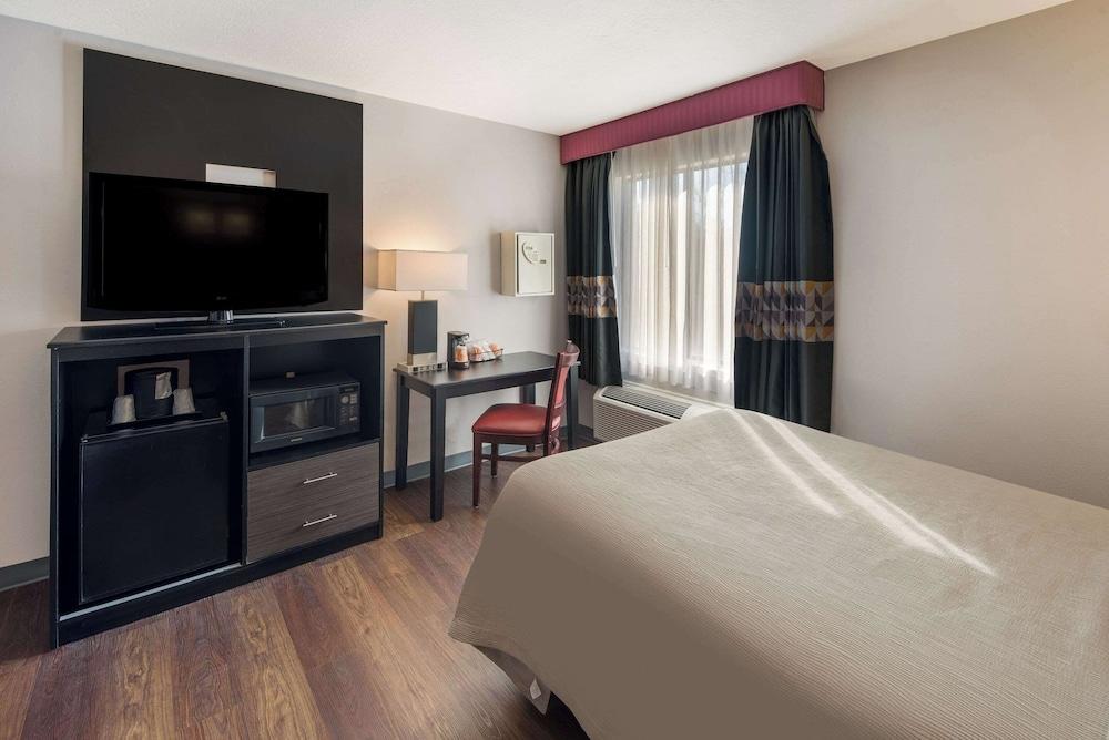 Quality inn & Suites Cincinnati I-275 photo 15