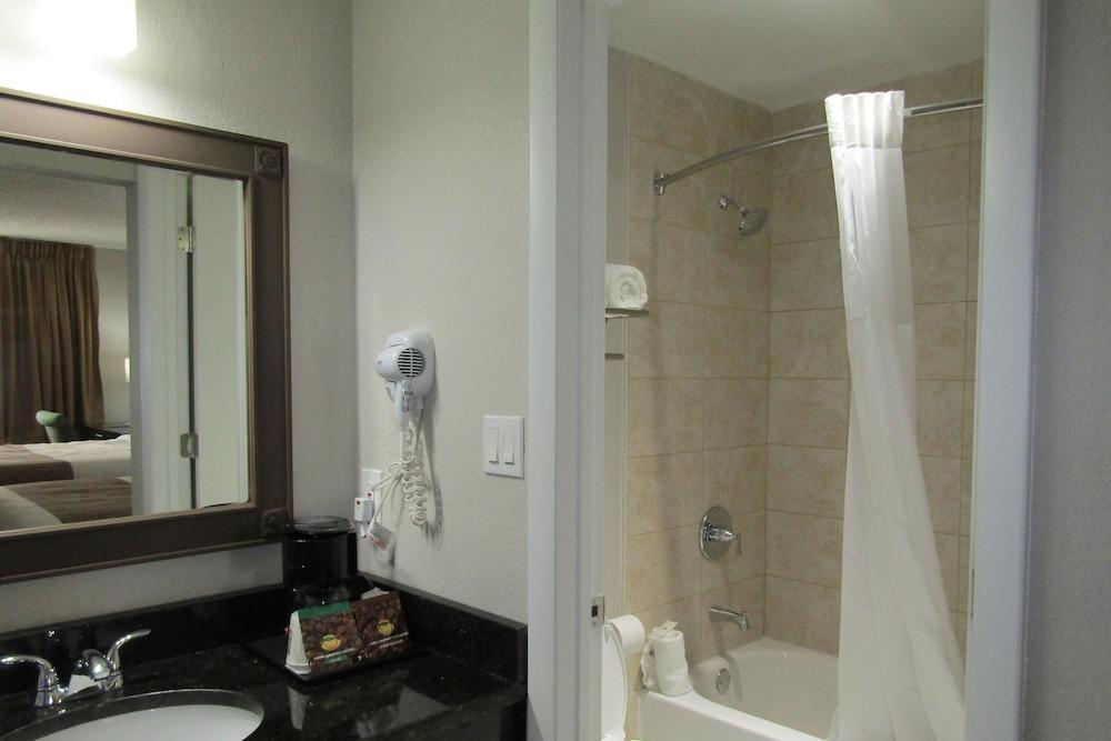 Quality Inn & Suites Kissimmee by The Lake photo 43