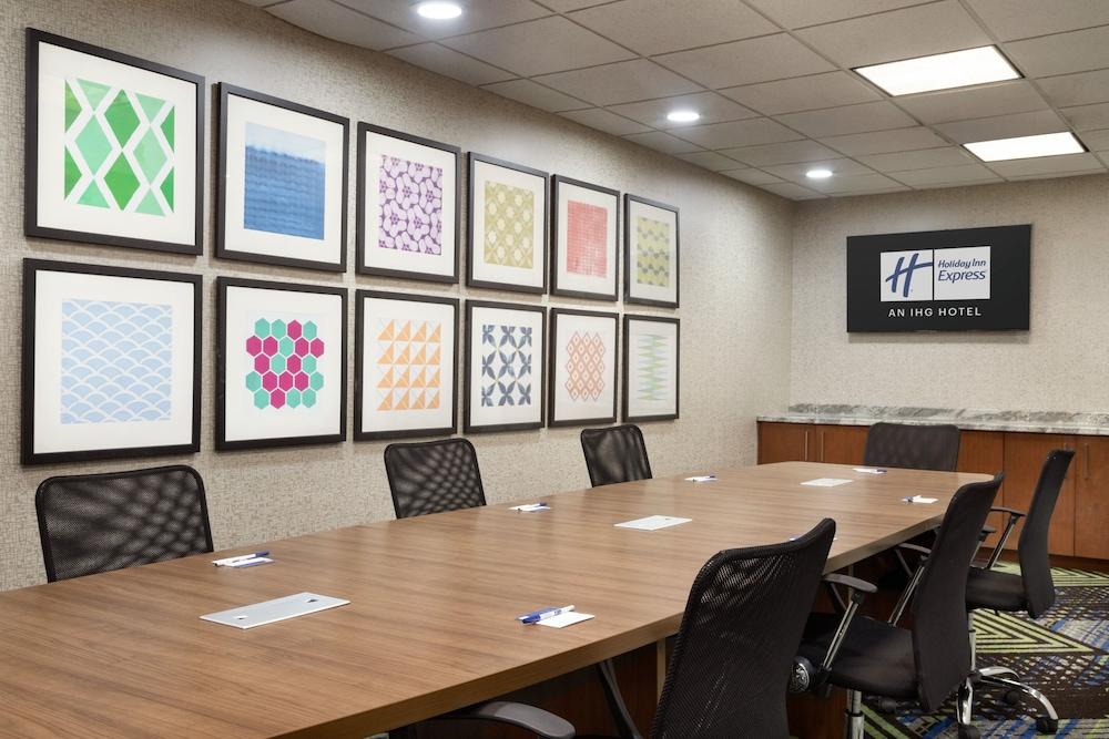Holiday Inn Express Inn & Suites Searcy by IHG photo 59