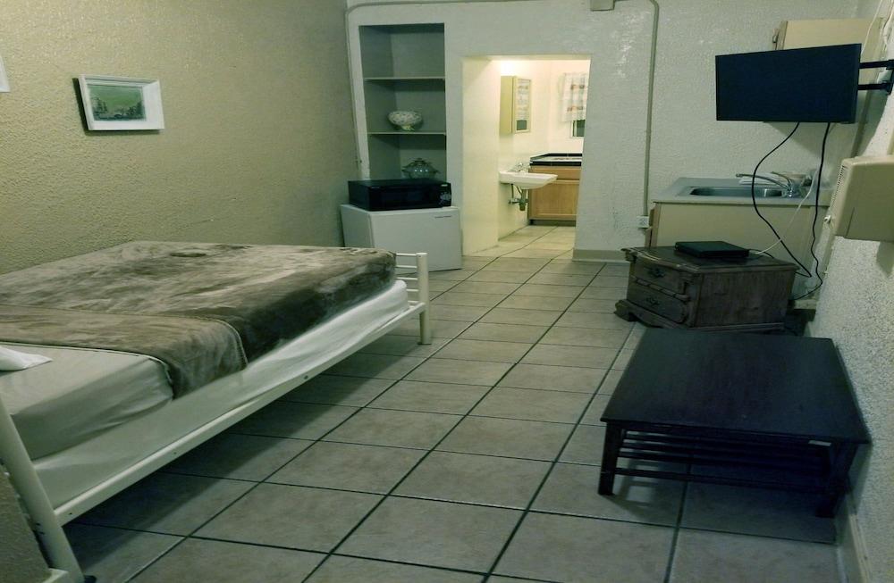 Monterey Inn Hotel photo 22