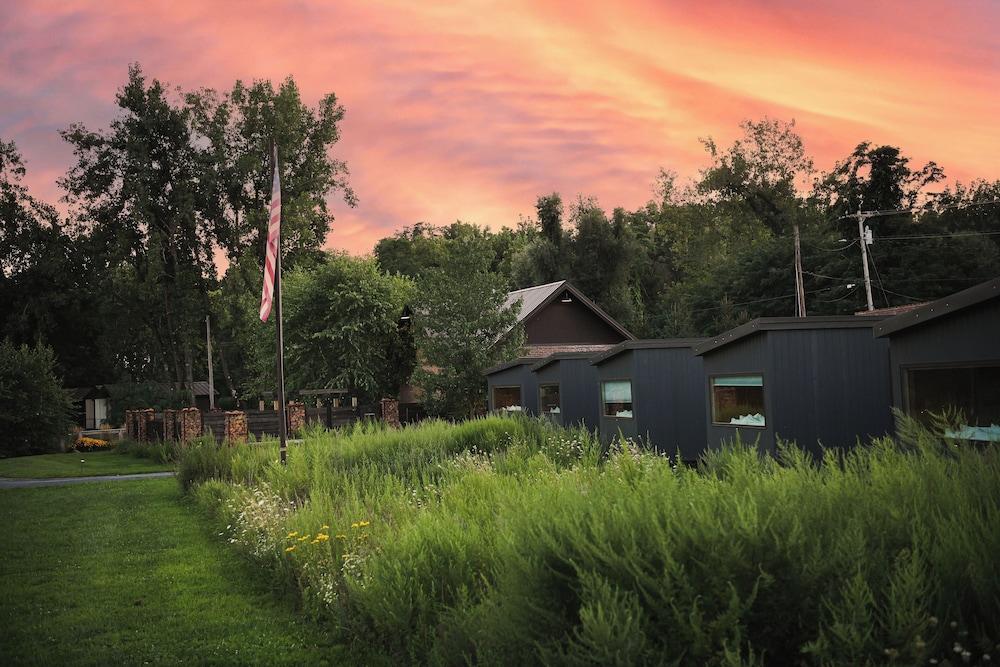 Hutton Brickyards Riverfront Hotel + Venue photo 7
