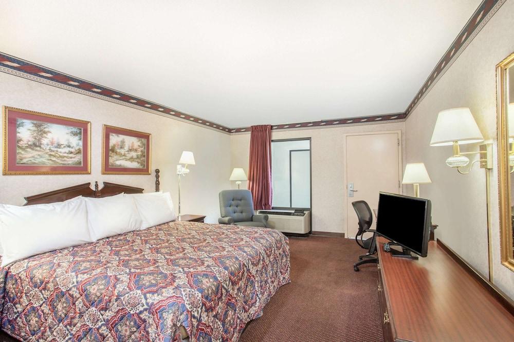 Days Inn by Wyndham Saint Pauls photo 18