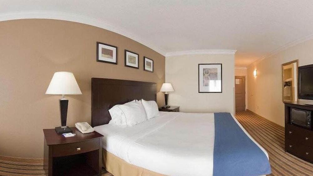 Holiday Inn Express & Suites Byron by IHG photo 35