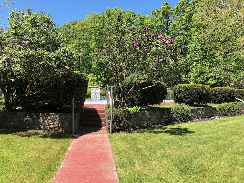 Plum Point Lodge photo 16