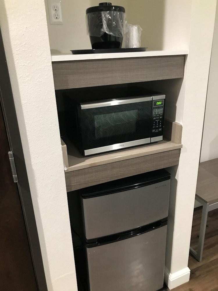 Grand Villa Inn & Suites - Humble photo 10