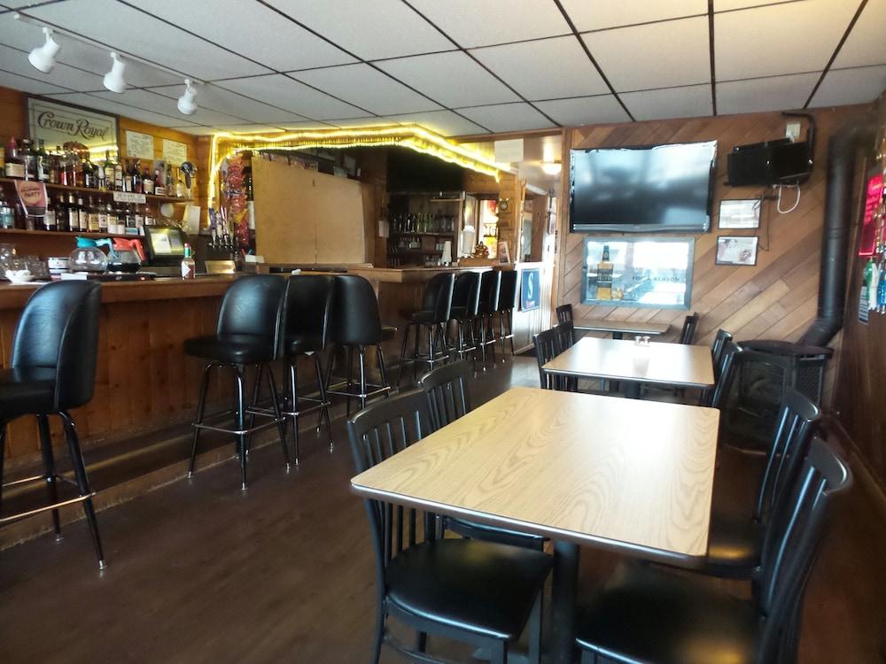 Tyee Restaurant and Hotel photo 8