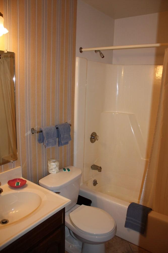Smoketown Inn photo 16