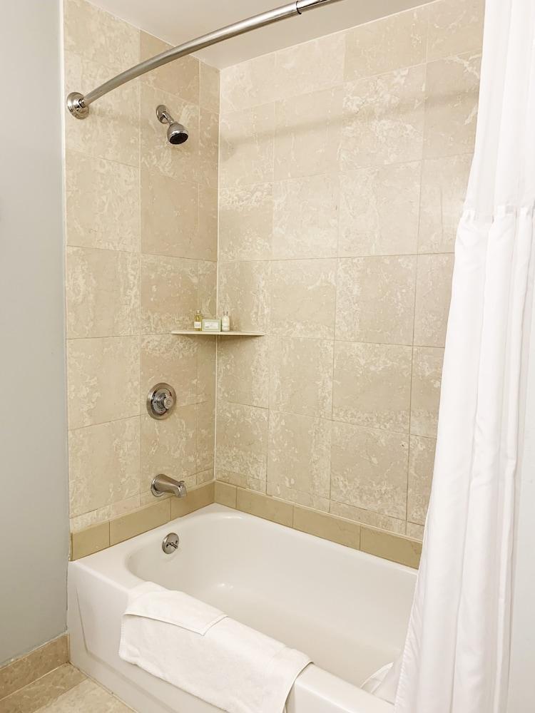 Water's Edge Resort & Spa photo 48