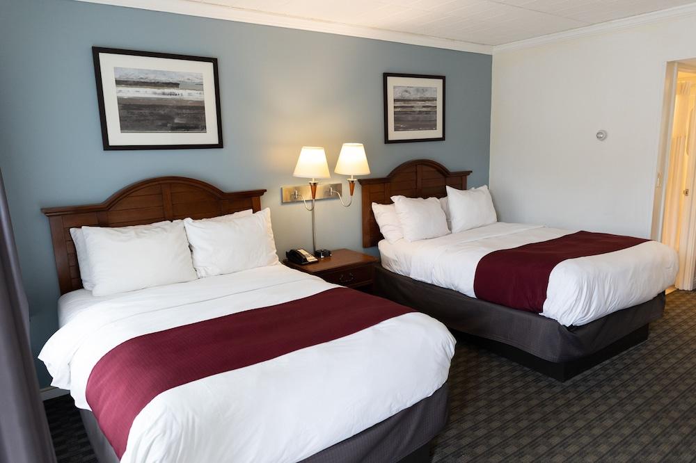 Weathervane Terrace Inn and Suites photo 13