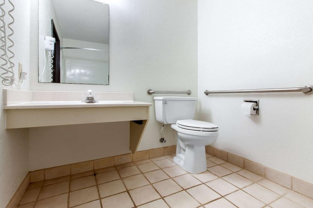 Econo Lodge Oacoma - Chamberlain West photo 46