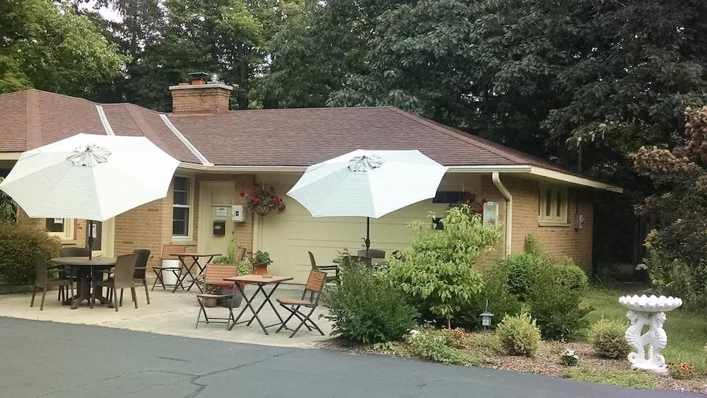The Saugatuck Retro Resort Motel photo 17