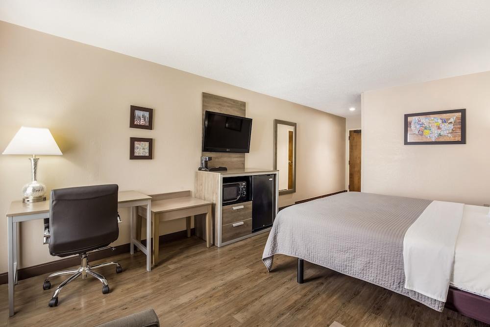 Hometown Inn photo 61