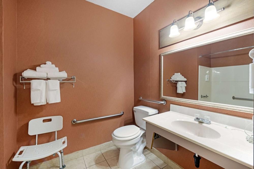 Quality Inn Bemidji photo 37