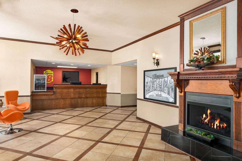 Super 8 by Wyndham Clinton photo 15