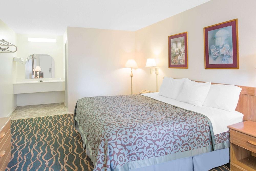 Days Inn by Wyndham Hardy photo 4
