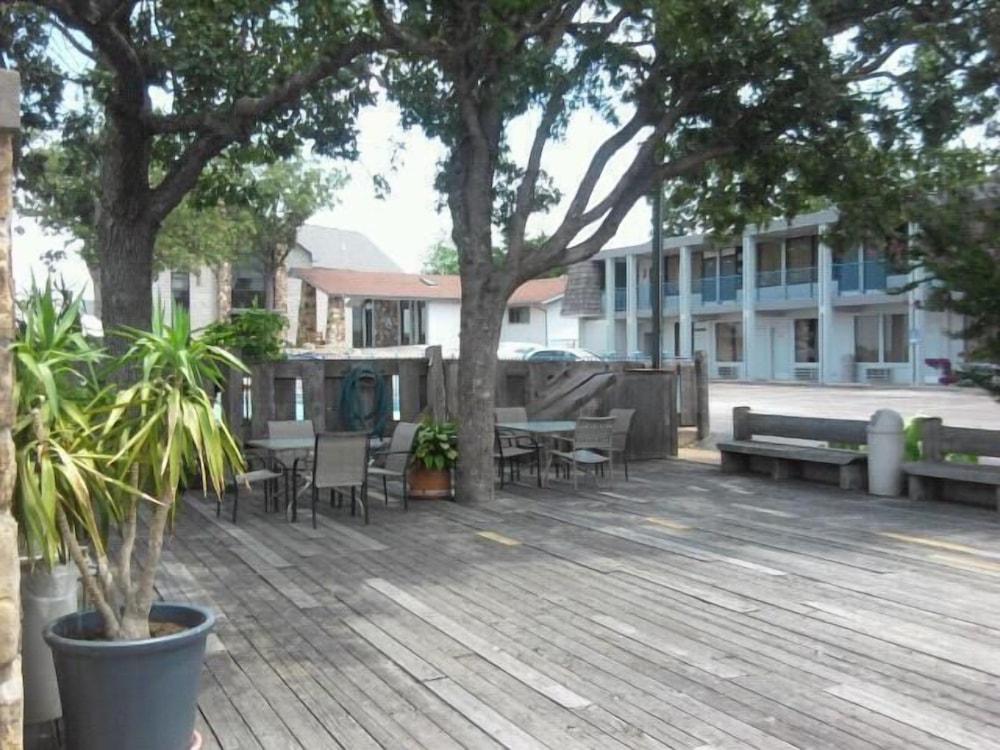Quails Nest Inn and Suites photo 22