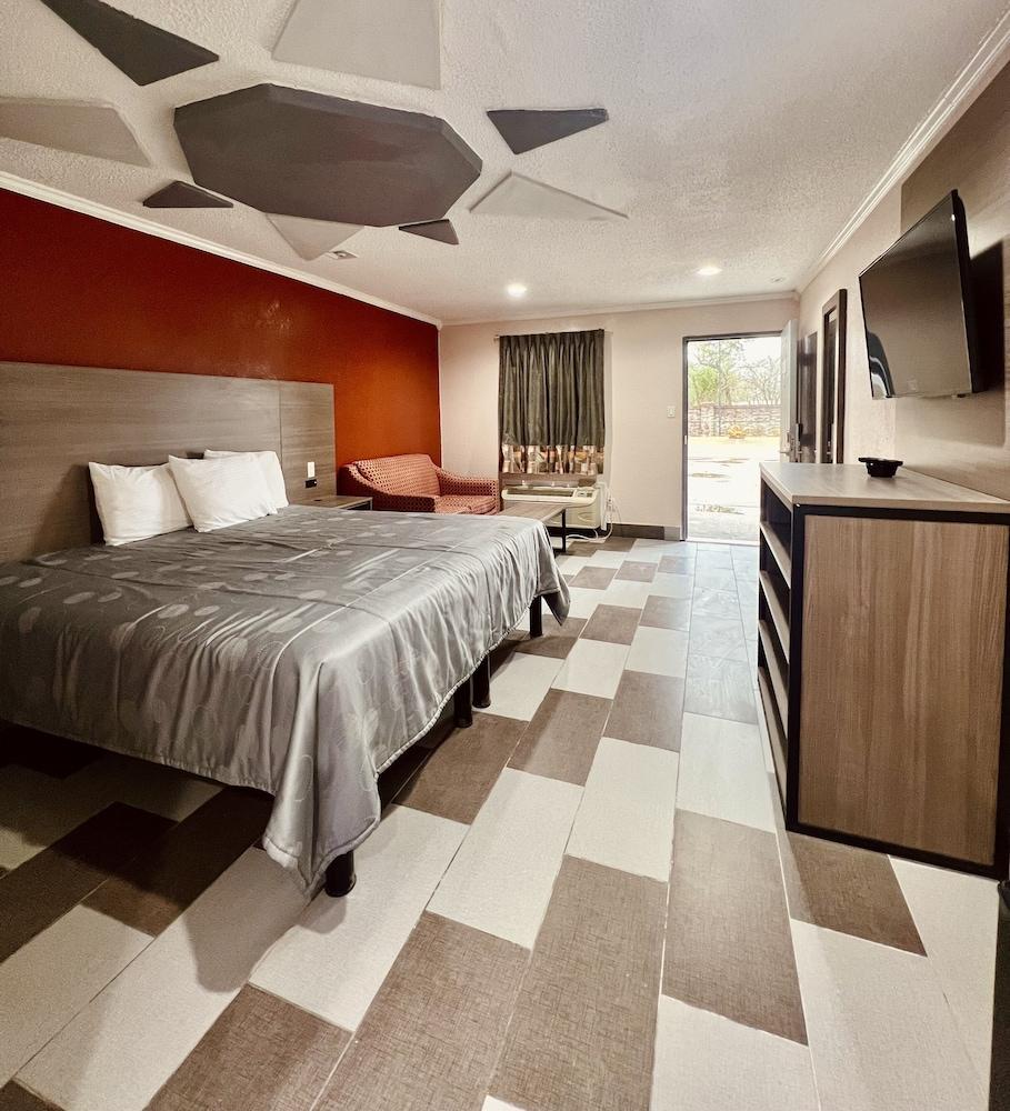 Hollywood Inn photo 3