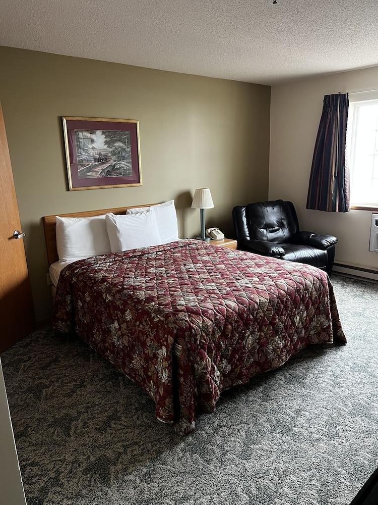 Budget Host Inn & Suites photo 13