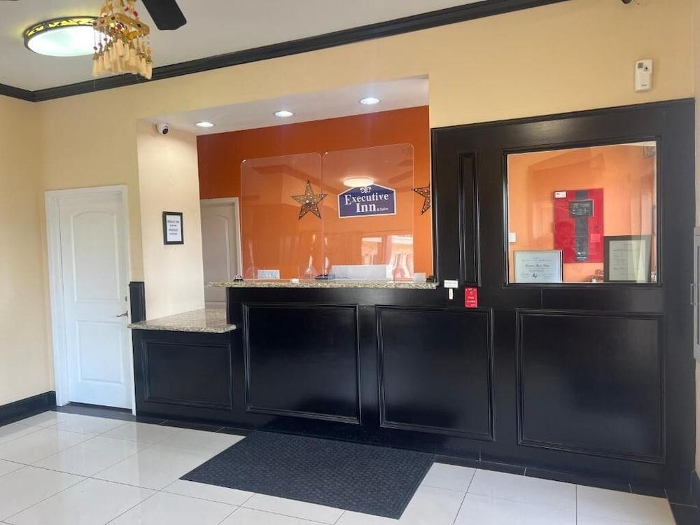 Executive Inn & Suites photo 1