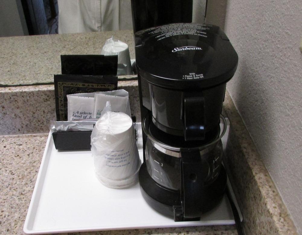Days Inn & Suites by Wyndham Fort Valley photo 18