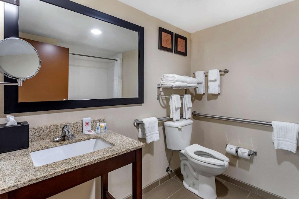 Comfort Suites Manchester near Arnold AFB photo 45